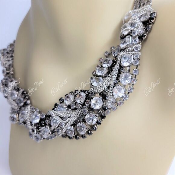 SILVER and Crystal Necklace - Picture 6 of 9